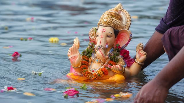 गणेश चतुर्थी: स्थापना और विसर्जन की समझ