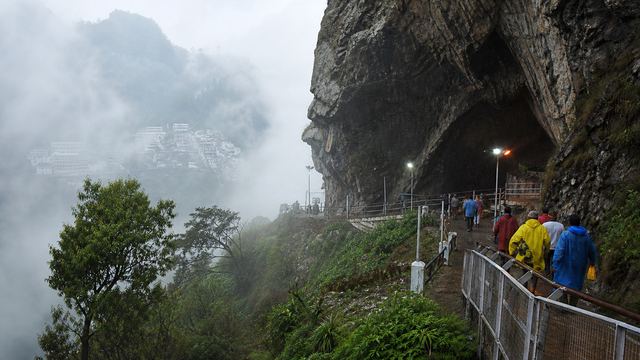 वैष्णो देवी यात्रा: तैयारी और सुरक्षा सुझाव